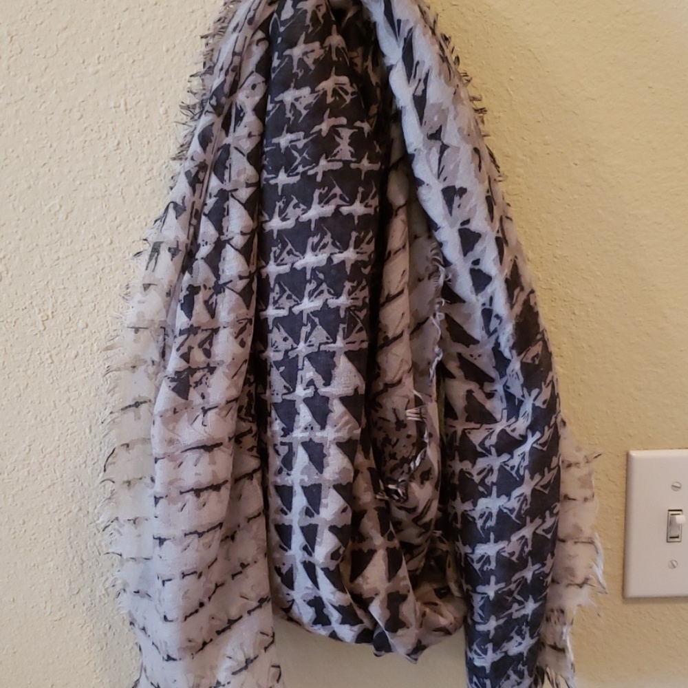 Lightweight scarf